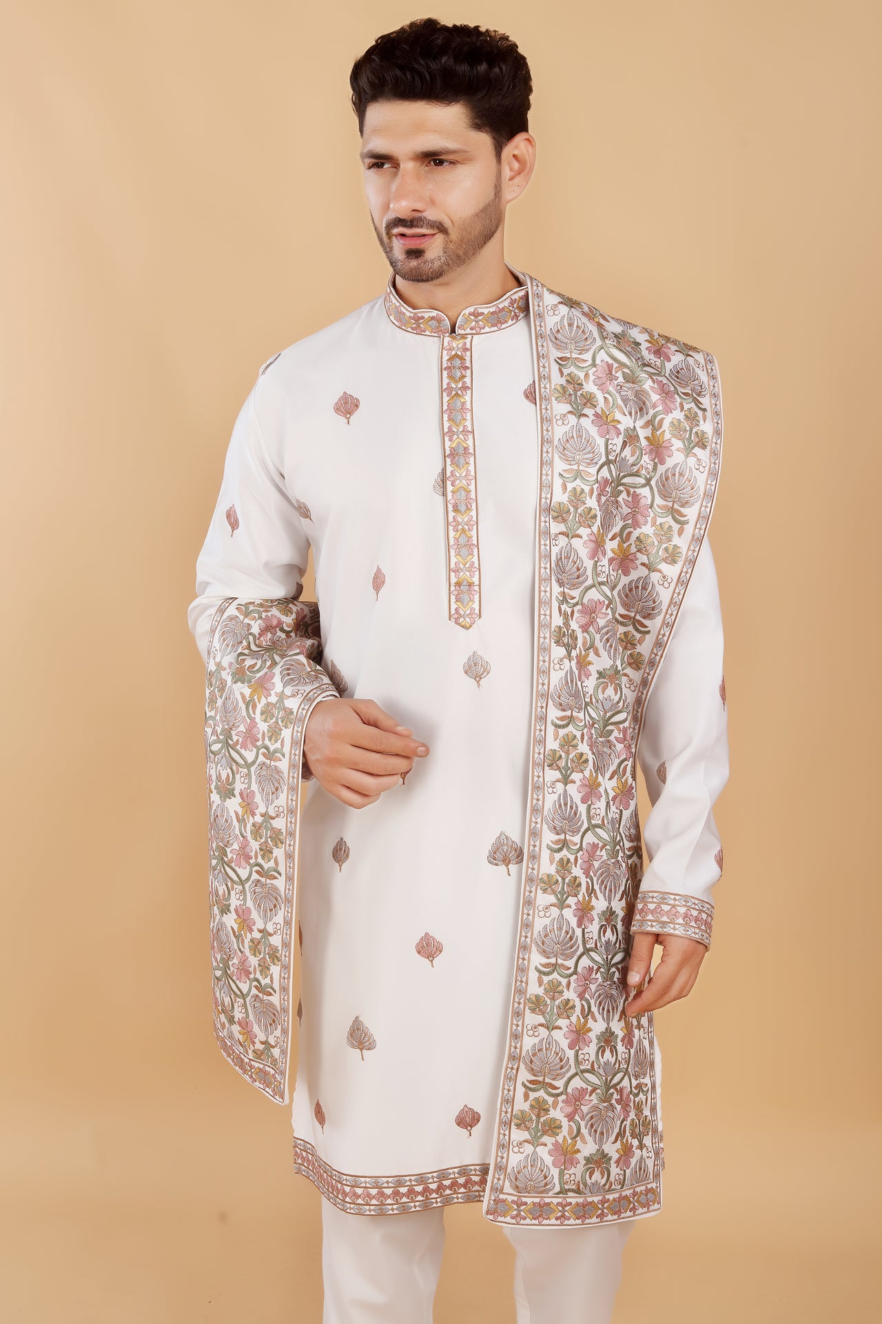 Ivory Kurta Set with Butti Motifs